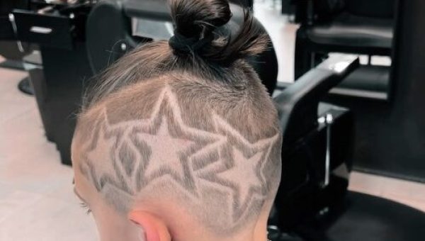 Diseños freestyle / Hair Tattoo​ - Why Not - Barbería en Barcelona: somos expertos en arttattoo, por lo que pueden innovar con unas líneas, estrellas, tribales, o cualquier otro diseño en tu cabello para que renueves tu look.