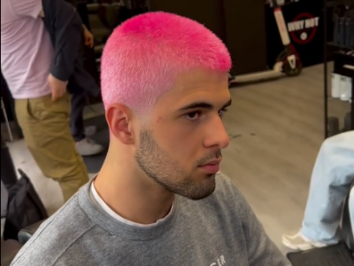 Barbería en Barcelona - Why Not. Tinturas Platinadas, grises o colores fantasía. Nuestros coloristas aplican productos Schwarzkopf para lograr colores como rosa, azul, verde, rojo, platinado, dorado, etc.