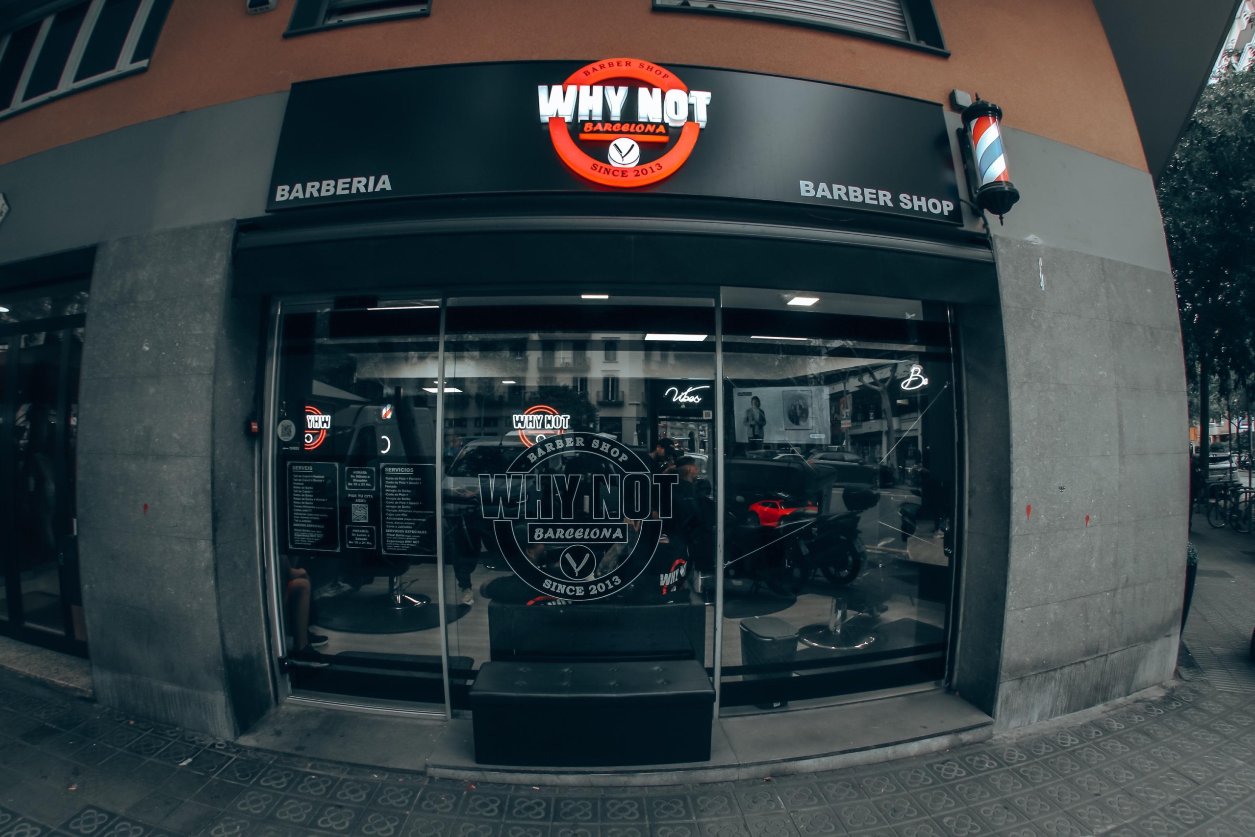 Why Not en Barcelona: nuestra barbería emana la combinación entre lo tradicional y lo innovador. Ofrecemos un servicio personalizado, adaptado a la creación de nuevos looks.